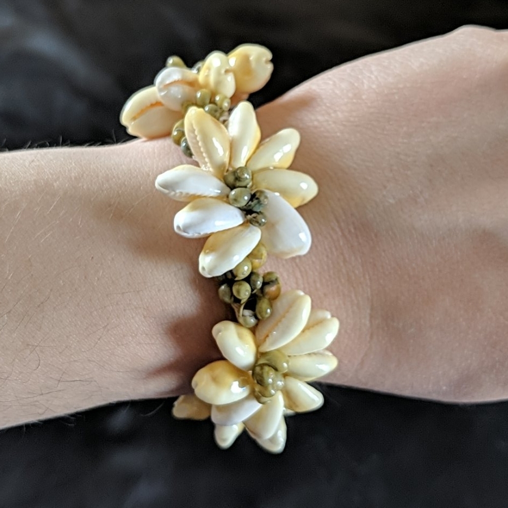 Hawaiian Shell Bracelet